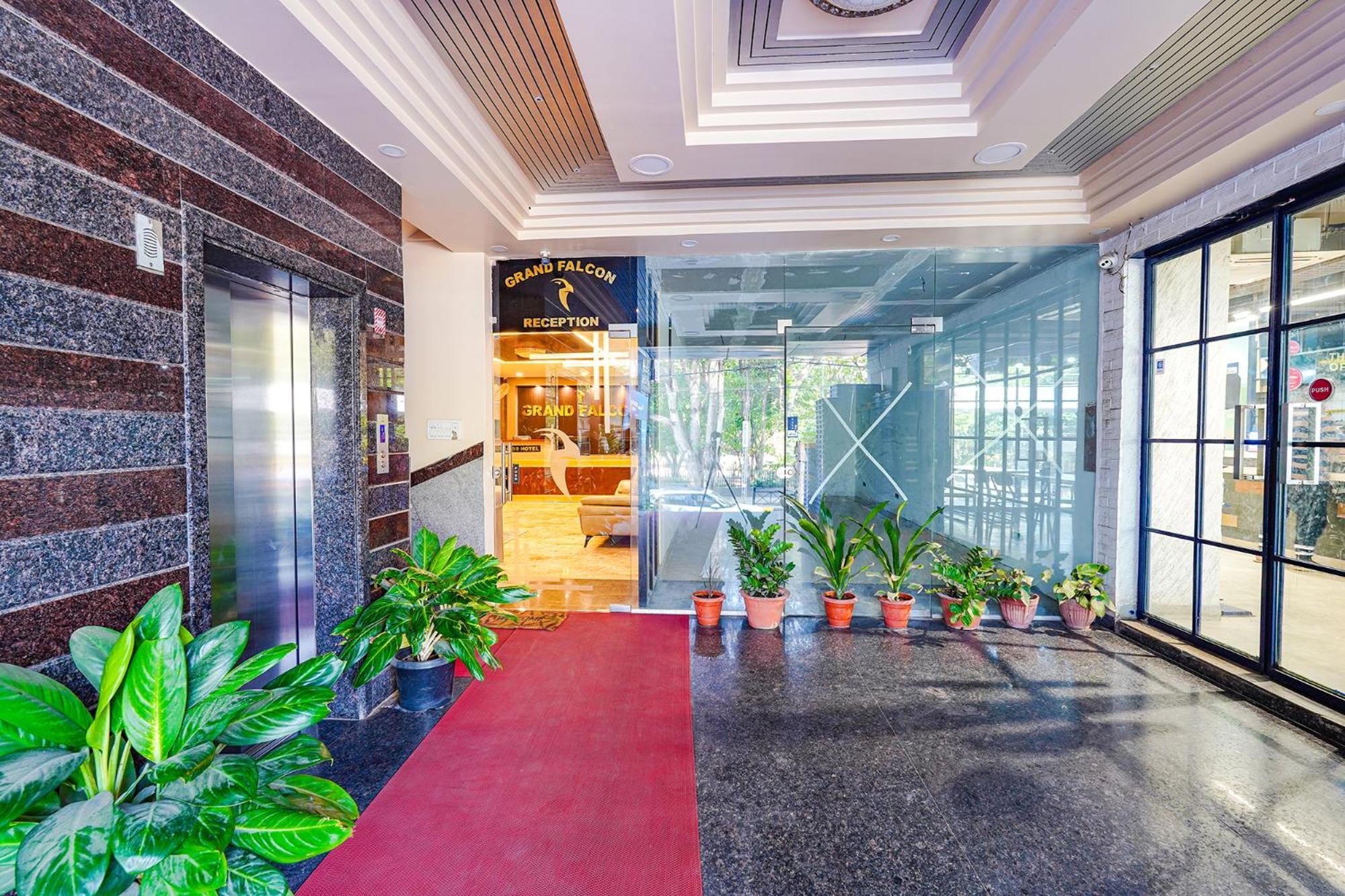 Fabhotel Grand Falcon Bangalore Exterior photo